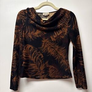 Black and Brown Ribbed Feather-Pattern Top